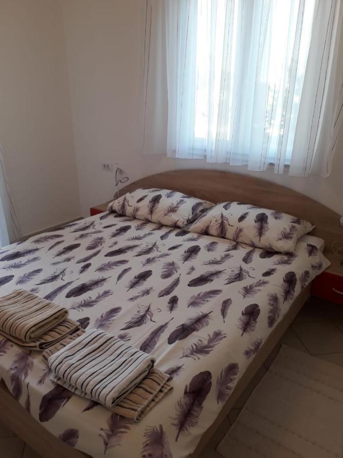 Apartments Sandra Palit Bagian luar foto